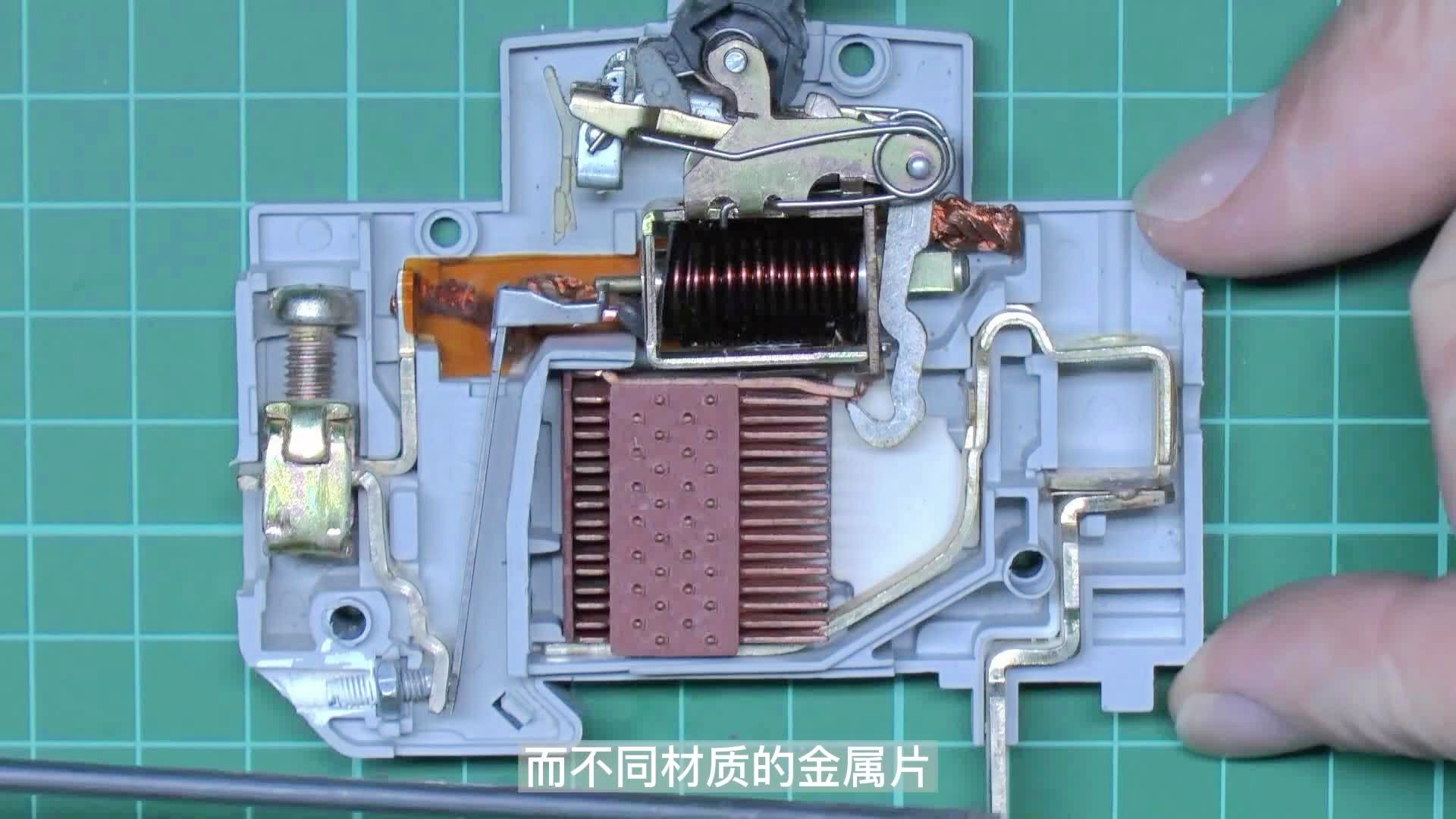 銑床與空壓機(jī)空氣凈化器的區(qū)別,銑床與空壓機(jī)空氣凈化器，深入解析頂級(jí)款57.39.62的差異與策略,高效計(jì)劃設(shè)計(jì)_英文版13.27.89