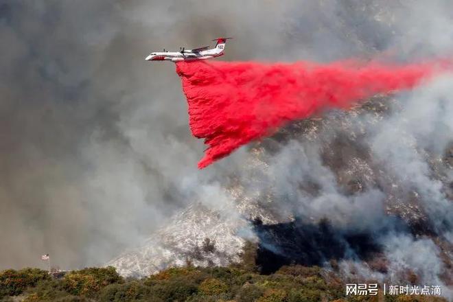 是的，據(jù)報(bào)道，洛杉磯山火已經(jīng)造成了至少16人死亡。這場(chǎng)山火是近年來(lái)美國(guó)最大的山火之一，給當(dāng)?shù)貛?lái)了極大的破壞和人員傷亡。希望救援人員能夠盡快控制火勢(shì)，減少更多的損失和傷害。