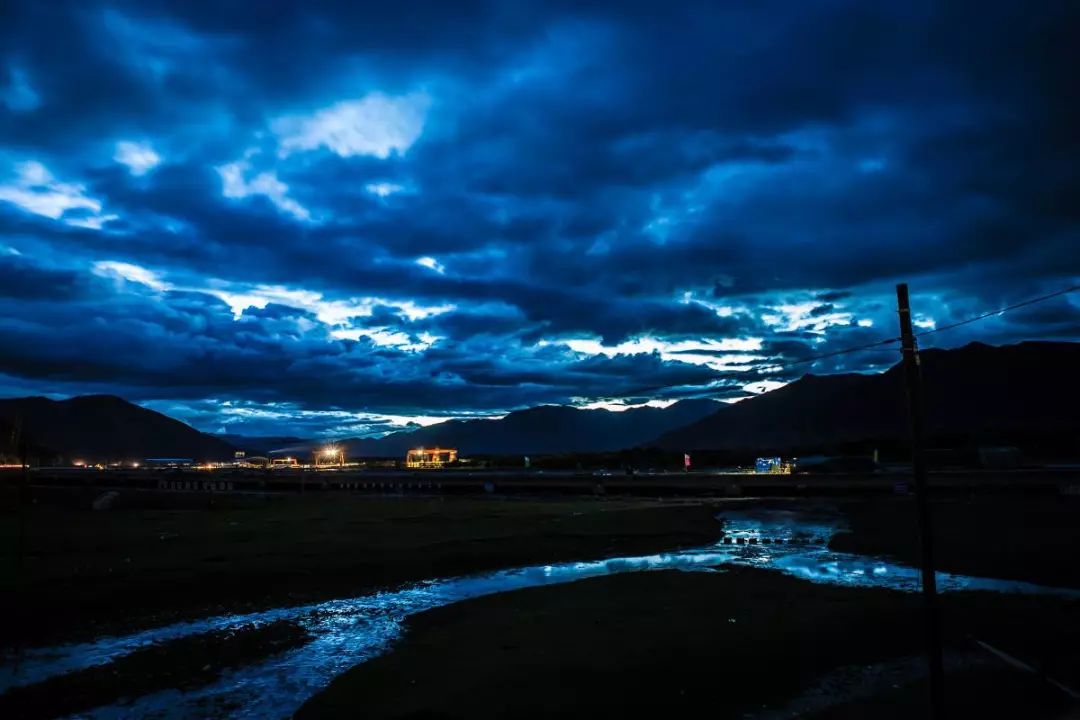 西藏地震后第一個(gè)夜晚