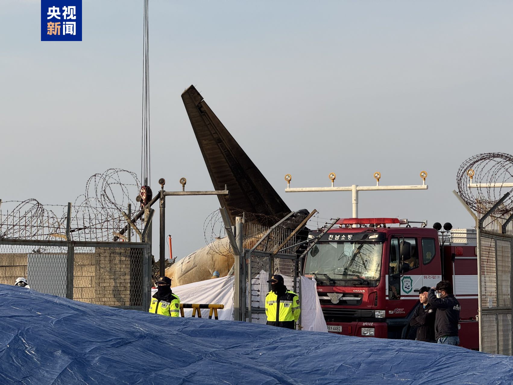 韓客機(jī)碰撞爆炸事故已致120人死亡