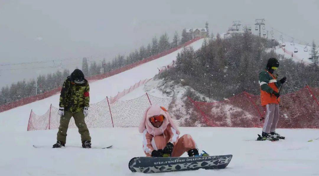 澳門平特一肖網(wǎng)站王中王,女生滑雪撿到外國(guó)友人手機(jī) 想方歸還