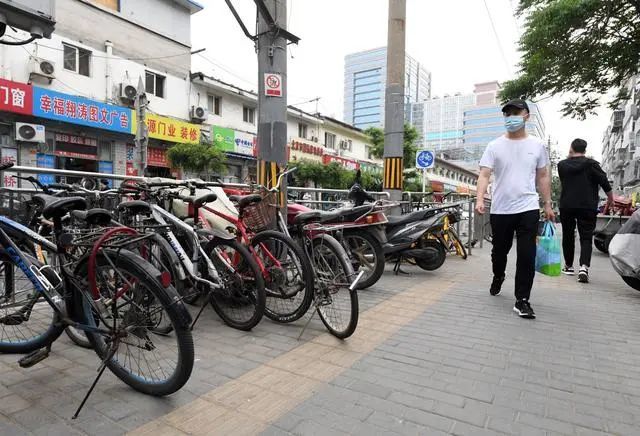 澳門鳳凰網(wǎng)二肖必中特,盲人盲杖被外賣電動車壓斷反遭罵