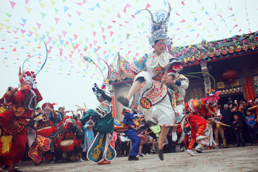 天機(jī)泄密澳門(mén)資料網(wǎng)址,潮汕女子英歌隊(duì)現(xiàn)場(chǎng)震撼